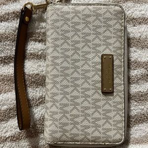 Michael Kors Leather Smartphone Wristlet